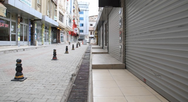 Elazığda cadde ve sokaklarda kısıtlama sessizliği