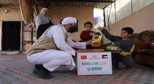 Gazze ve Yemendeki ihtiyaç sahibi bin aileye yardım kolileri ulaştırıldı
