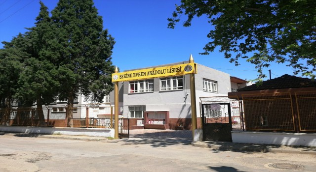 Kenan Evrenin eşinin ismini taşıyan okulun adı değiştirildi