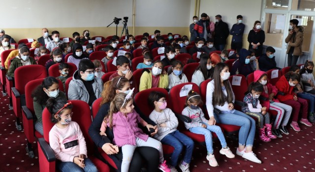 Şanlıurfada görme engelli öğrenciler tiyatro ile tanıştı