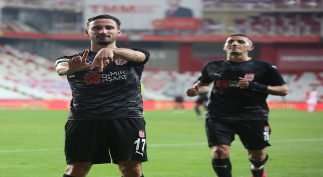 Sivassporda Erdoğan Yeşilyurt, gol sayısını 3 yaptı