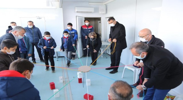 Türkiyenin ilk “Gezici Motivasyon ve Eğitim Tırı” çocuklarla buluştu