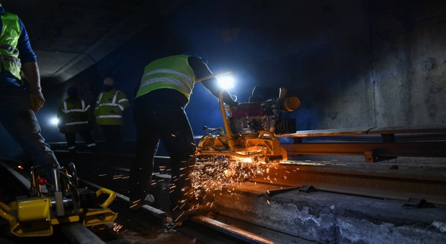 Ankara Metrosunda aşınan raylar yenileniyor