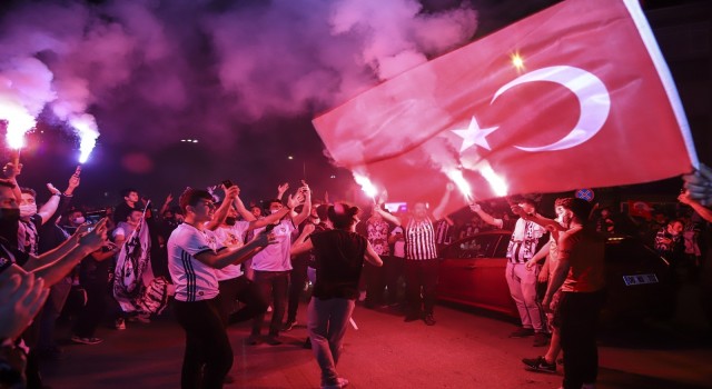 Ankarada Beşiktaş taraftarının şampiyonluk sevinci