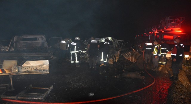 Antalyada feci kaza: 2 kişi araç içinde yanarak öldü