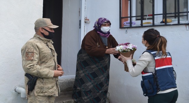 Ardahanda Jandarma Şehit Annelerini unutmadı
