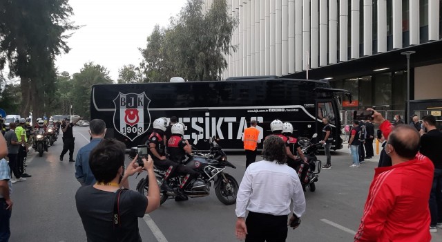 Beşiktaş, Gürsel Aksel Stadyumuna ulaştı