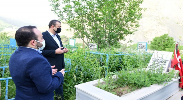 Çatakta Bayram namazı ve şehitlik ziyareti