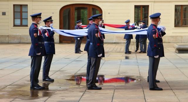 Çekya, Prag Kalesine İsrail bayrağı astı