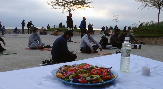 Doğu Karadenizde en çok vaka görülen Giresunda Ramazan Bayramı namazı açık alanlarda kılındı