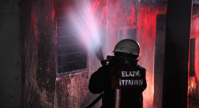 Elazığda metruk ev yangını