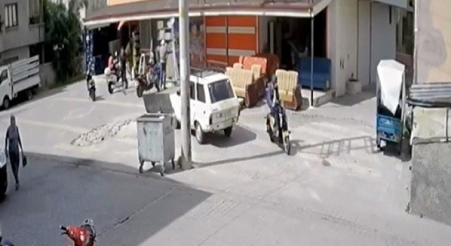 Elektrikli bisikleti çalan hırsızlar önce kameralara sonra polise yakalandı
