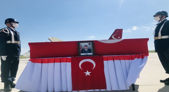 Eren-15 Operasyonunda şehit olan Jandarma Uzman Çavuş Hüseyin Keleşin cenazesi Ankaraya gönderildi