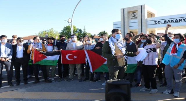 Filistinli öğrenciler sloganlar atarak İsraili böyle protesto etti