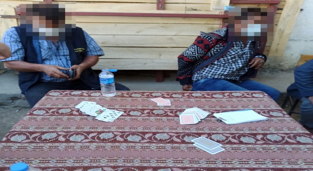 Kula İlçe Jandarmadan bir kumar baskını daha: 15 kişi kumar oynarken yakalandı