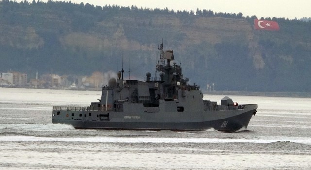 Rus savaş gemisi Admiral Grigorovich Çanakkale Boğazından geçti