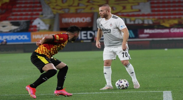 Süper Lig: Göztepe: 1 - Beşiktaş: 1 (İlk Yarı)