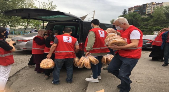 Türk Kızılay gönüllüleri 3 bin 500 ihtiyaç sahibi aileye ulaştı