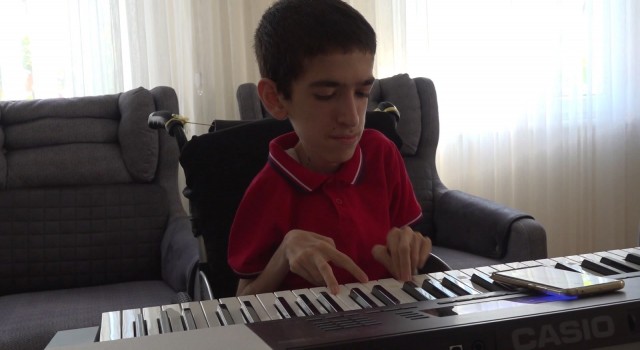 17 Yaşındaki SMA hastası umut, hayata müzik ile tutunuyor