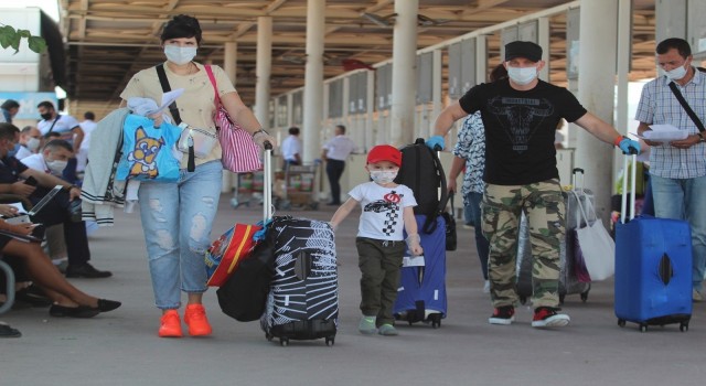 3 haftada 518 bin kişi hava yoluyla Antalyaya geldi
