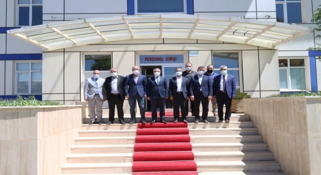 AİÇÜ Rektörü Karabuluttan ataması yapılan dekanlara hayırlı olsun ziyareti