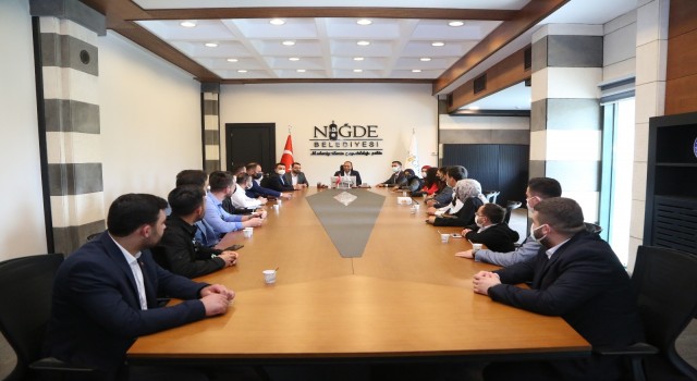 AK Gençler Niğde Belediye Başkanı Özdemiri ziyaret etti