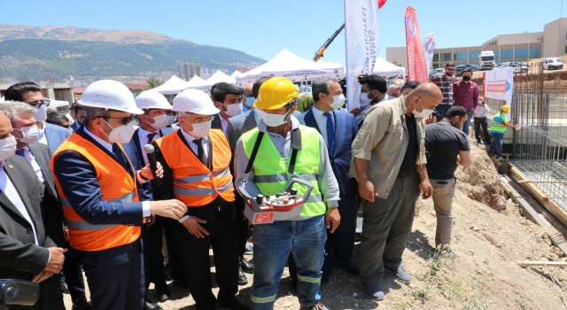 AK Partili Ünal: Bu ülkenin yapabilme gücüne saldırıyorlar