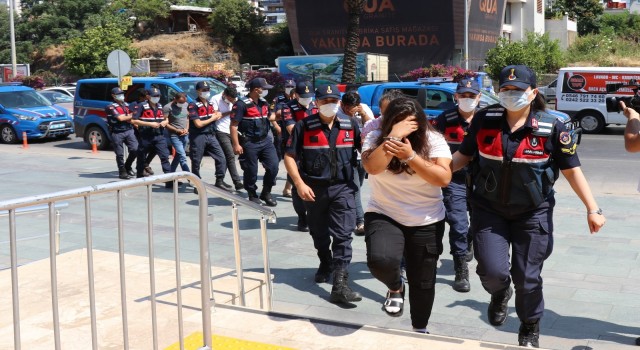 Antalyada insan tacirlerine operasyonda 6 tutuklama