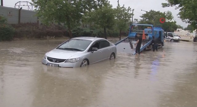 Başkentte sel sonrası araçlar su altında kaldı