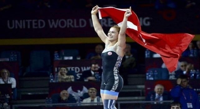 Buse Tosun, Poland Open Güreş Turnuvasında gümüş madalya kazandı