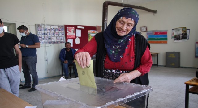 Elazığda 8 köy, 1 mahallede seçim heyecanı