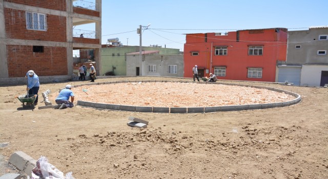 Ergani Belediyesi park ve çocuk oyun alanı yapımına devam ediyor