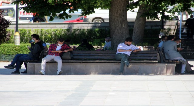 Erzurumda kavurucu sıcaklar etkili oluyor