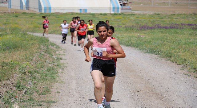 İshak Paşa Sarayında, Dağ Koşuları Türkiye Şampiyonası düzenlendi