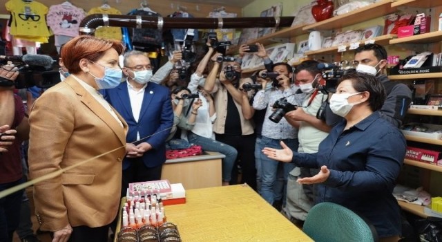İYİ Parti Genel Başkanı Meral Akşener, Niğde'de esnafla buluştu