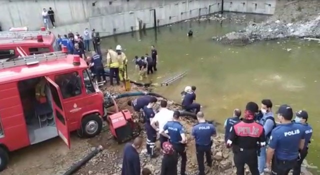 Kağıthanede feci olay: İnşaattaki gölette boğulma tehlikesi geçiren çocuğu dalgıçlar kurtardı