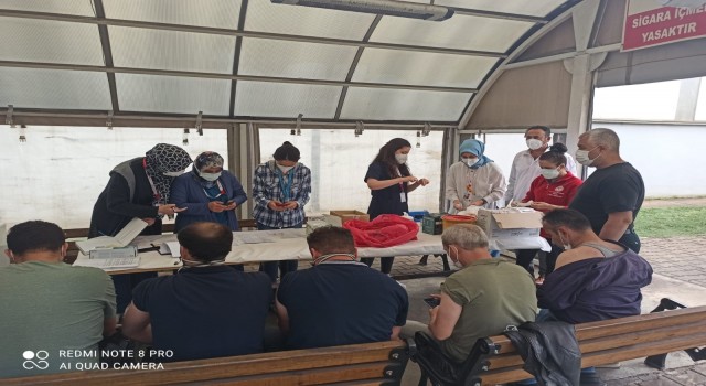 Osmanelinde mobil ekipler fabrikalarda çalışan işçilere Covid-19 aşısı yapıyor