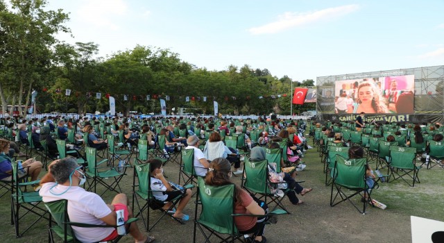Sahilde Sinema Var etkinliği Antalyalıları buluşturdu