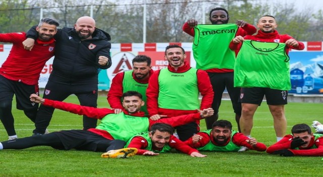 Samsunsporda sözleşmesi biten 15 oyuncudan 9uyla yollar ayrıldı