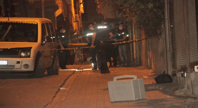 Şanlıurfada sivil araçtaki polislere silahlı saldırı