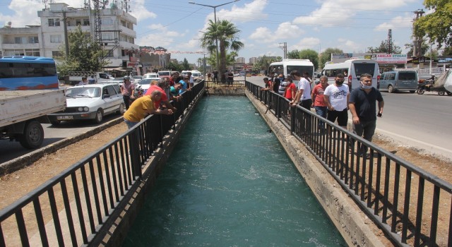 Serinlemek için girdiği sulama kanalında kayboldu