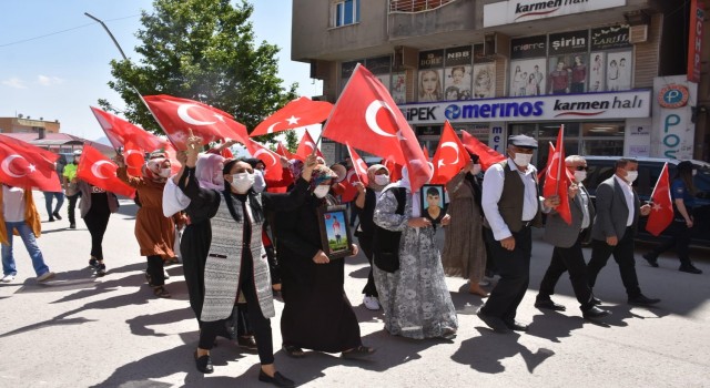 Şırnakta terör mağduru aileler HDP İl Başkanlığı binası önünde eylem yaptı