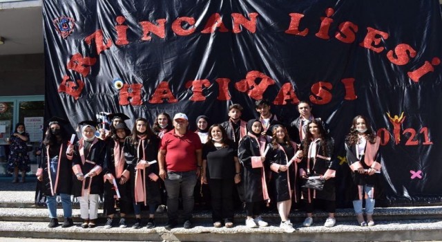 Tarihi Erzincan Lisesi 113. mezunlarını coşkuyla uğurladı
