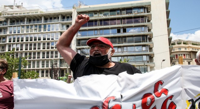 Yunanistanda yeni çalışma yasasına karşı genel grev