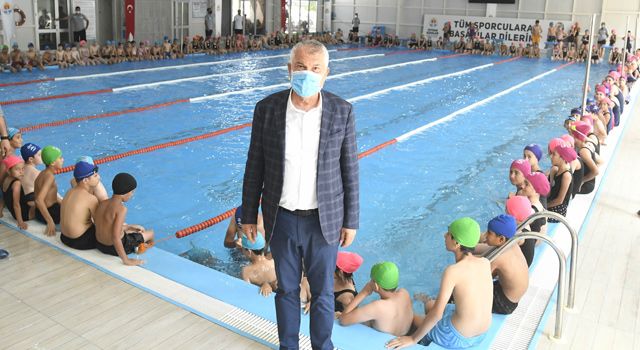 Adana Büyükşehir’den ücretsiz yüzme kursu