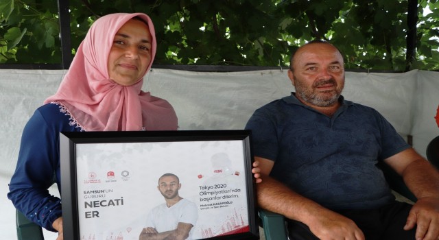 Babası istemedi, annesi süt sattı gizli gizli spora gönderdi