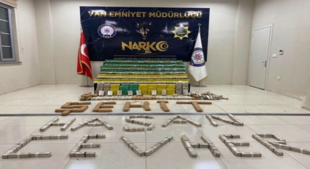 Bakan Soylu: “Hakkaride 449 kilogram eroin ele geçirildi”