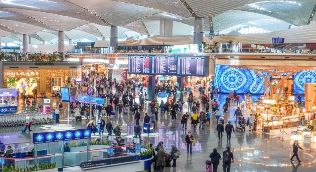 Bayramın tatilinin son gününde İstanbul Havalimanında 159 bin yolcu seyahat etti