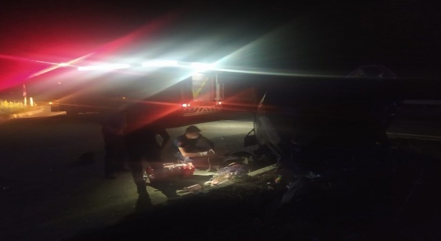 Horasanda otomobil refüje çarparak ters döndü: 2 ölü, 2 yaralı