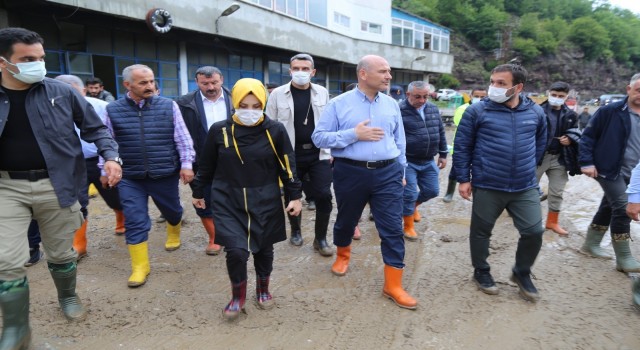 İçişleri Bakanı Süleyman Soylu selden etkilenen Artvinin Murgul ilçesinde incelemelerde bulundu
